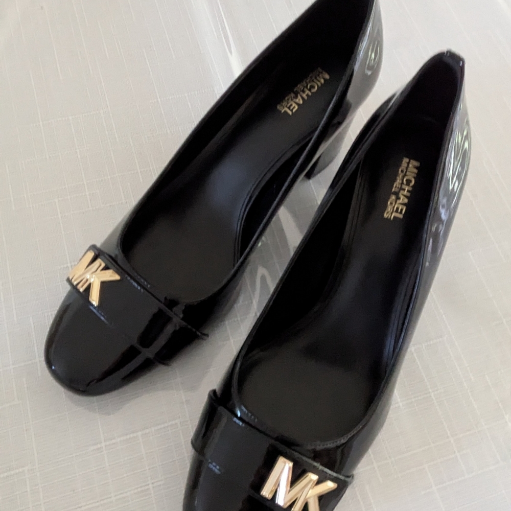 Michael Kors NEW NIB Jilly Flex Black Patent Block Heel Logo Pumps 8 - Picture 6 of 9
